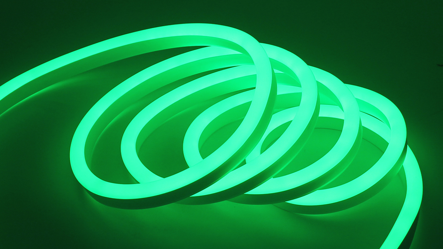 Фото Неоновая лента светодиодная SMD 220В 2835, 120 LED/м, 6 Вт/м, 220В , IP65, Цвет: Зеленый от магазина SWGShop.ru